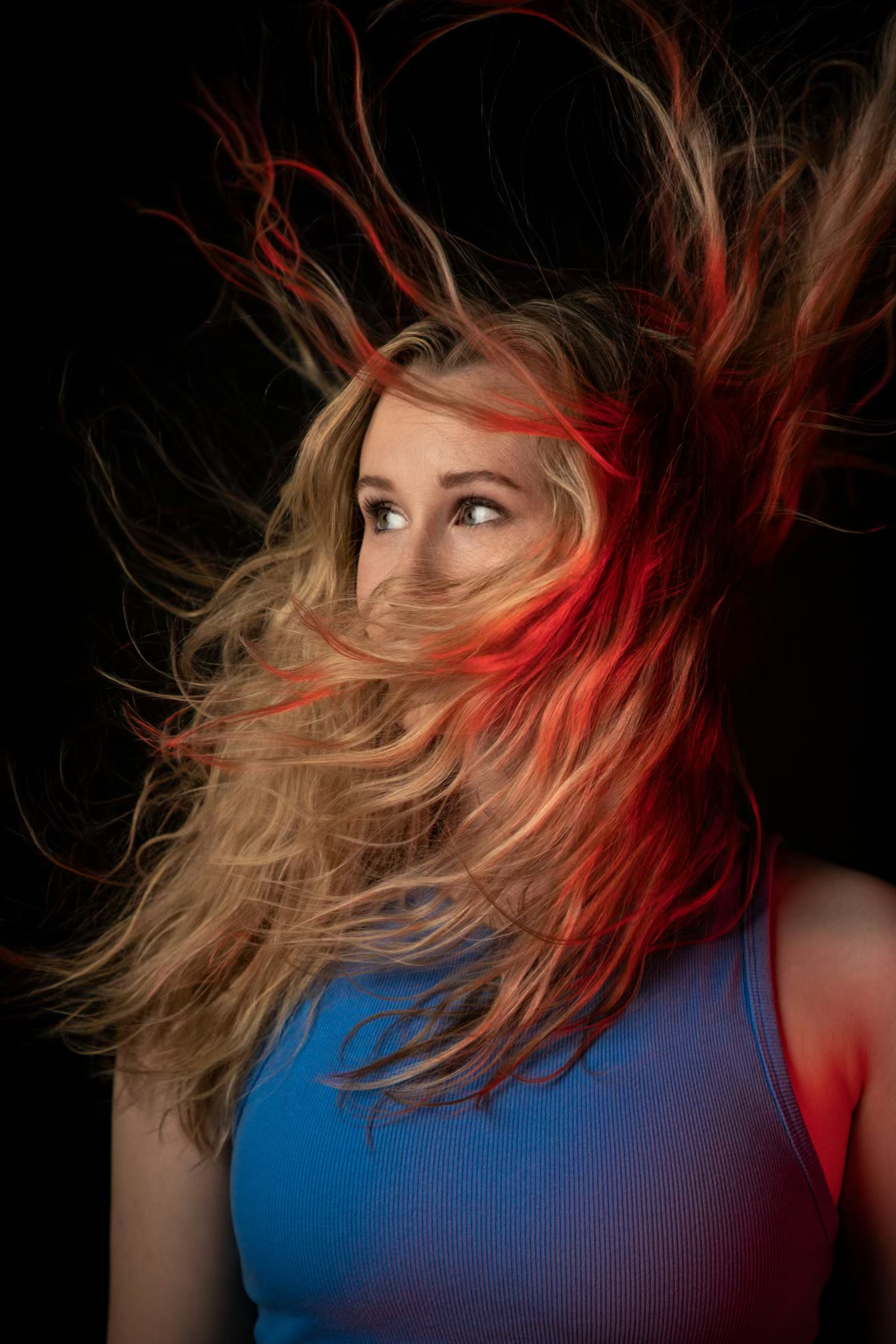 ‎نسترن خوشحال